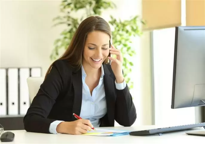 Recepcionista en consultorio image 1