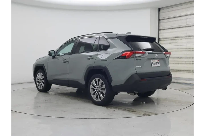 $31998 : Toyota RAV4 2023 AWD XLE Pre image 2