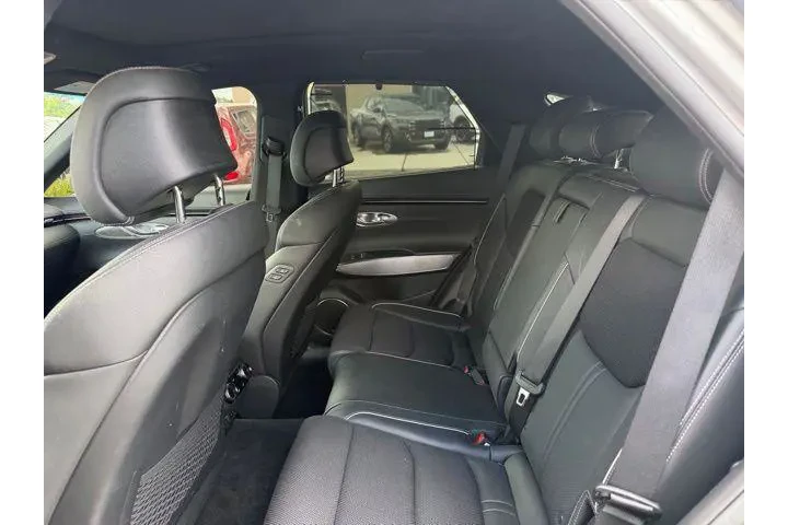 $37991 : Genesis GV70 2023 AWD 2.5T S image 8