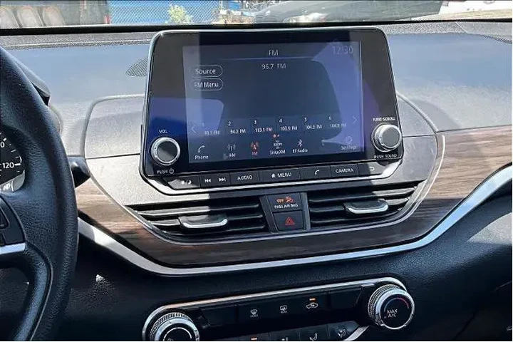 $21538 : Nissan Altima 2024 2.5 SV 4d image 7