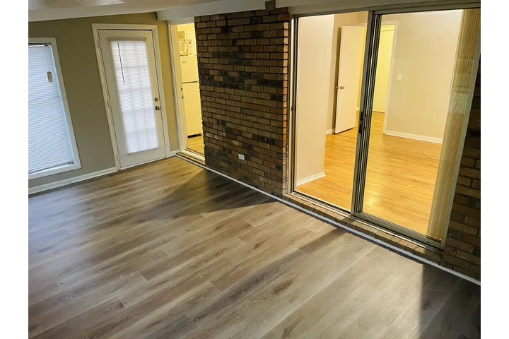 $1300 : Apt Decatur, 2 cuartos 1 bano image 8