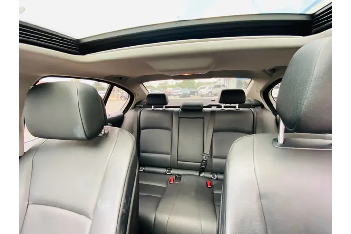 2013 BMW 5 Series 528i xDrive image 10