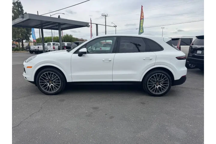 $31998 : 2020 Cayenne image 10