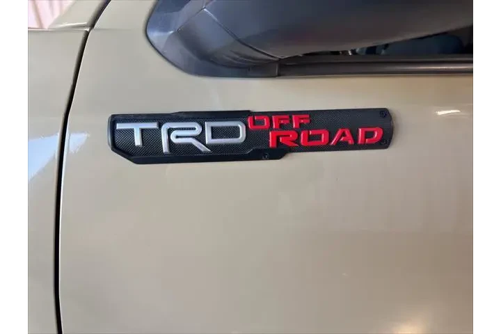 $24995 : Toyota Tacoma 2018 4x4 TRD P image 10