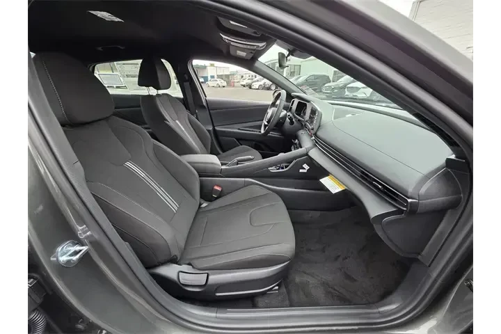 $20500 : Hyundai ELANTRA 2025 SEL Spo image 9