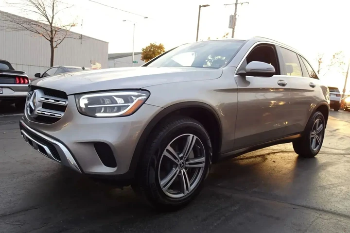 $21695 : 2020 GLC image 7