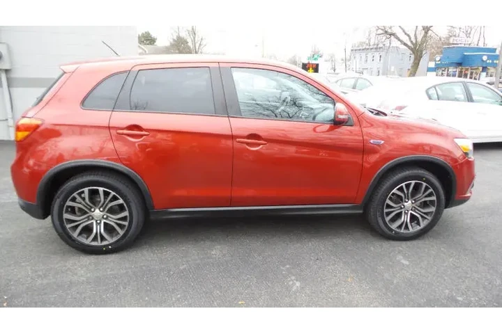 $10900 : 2016 Outlander Sport ES image 4