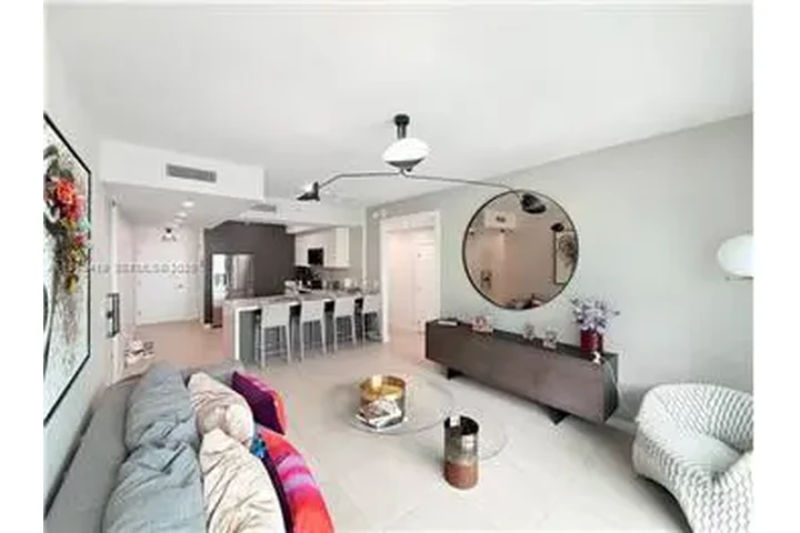 $6000 : Rental property with 3 bedro image 6