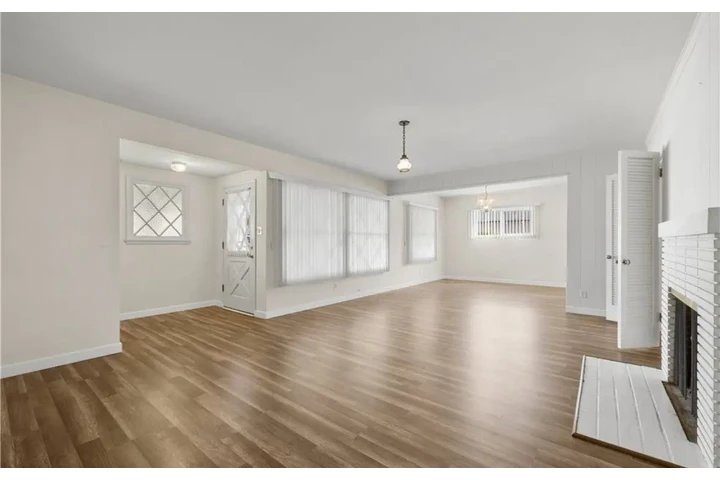 $2480 : 3Bed 2Bath House in South Gate image 2