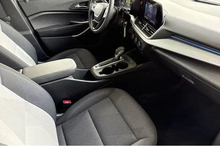 $19588 : Chevrolet Trax 2025 LS 4dr C image 3