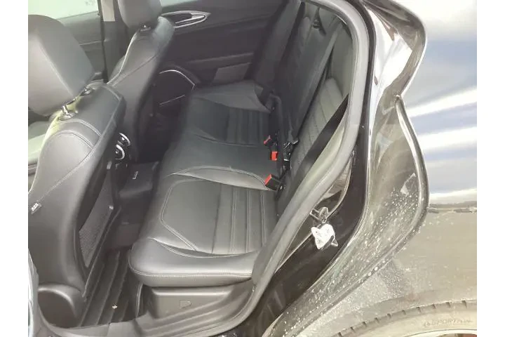 $18345 : Alfa Romeo Giulia 2018 AWD T image 6