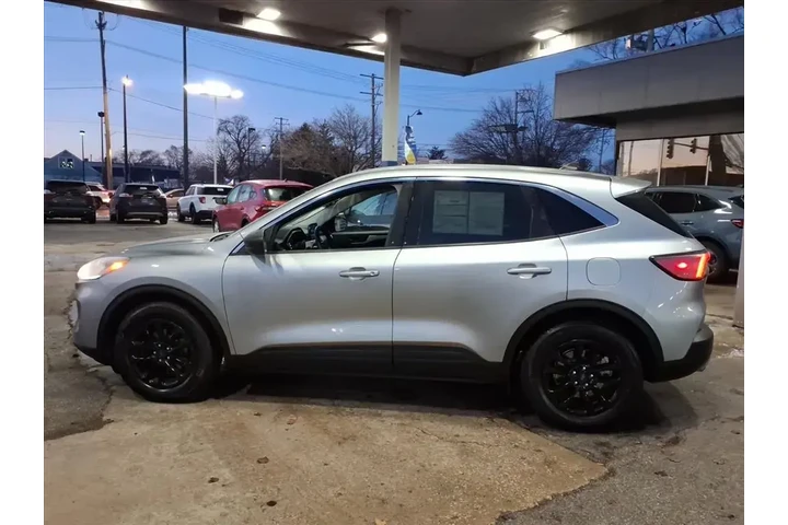 $22813 : Ford Escape 2022 SE 4dr SUV image 4