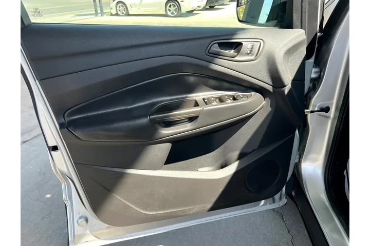 2019 Escape S FWD image 10