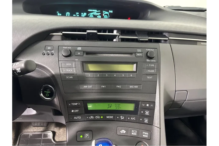 $8000 : 2011 Prius TWO image 5