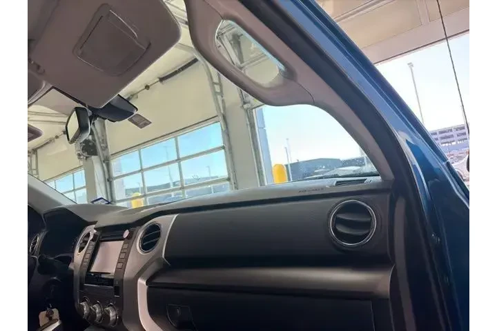 $29977 : Toyota Tundra 2018 4x2 SR5 4 image 8