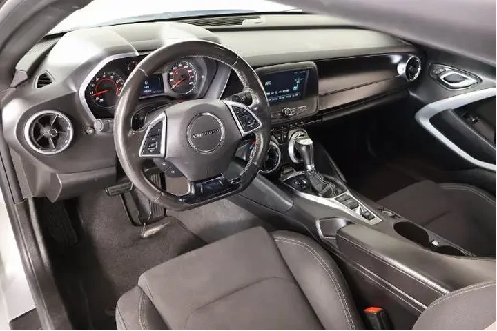 $16327 : Chevrolet Camaro 2018 LT 2dr image 2
