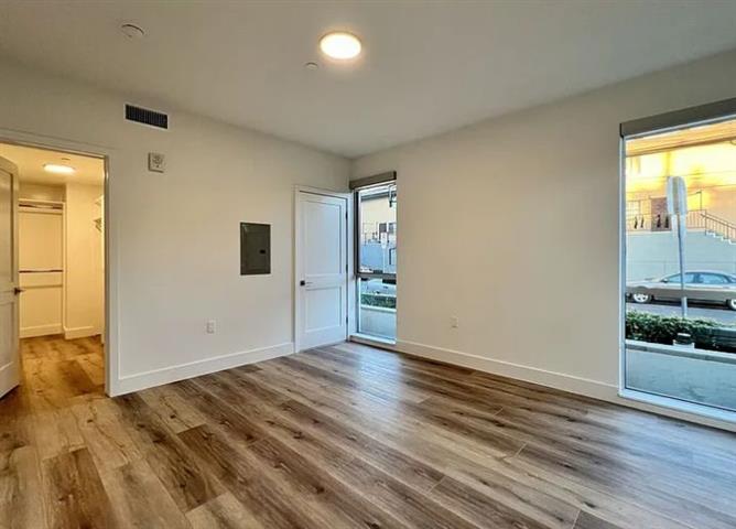 $1450 : Beautiful 1BED 1BA Unit in LA image 9