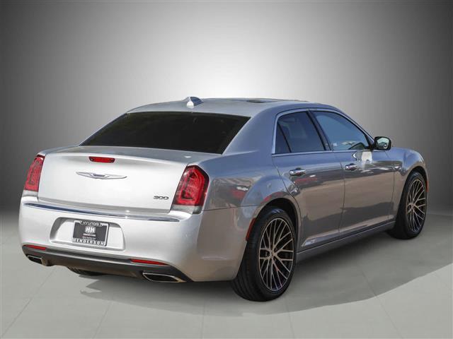 $17988 : Pre-Owned  Chrysler 300 Limite image 6