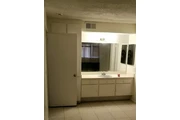 Cuarto grande con baño en Los Angeles