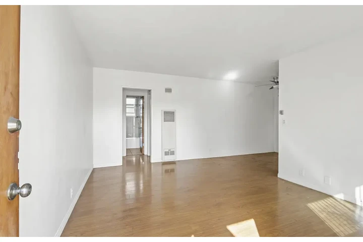 $1300 : Beautiful space image 3