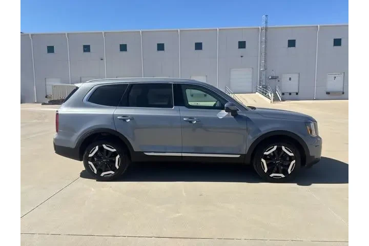 $36603 : Kia Telluride 2025 AWD S 4dr image 4