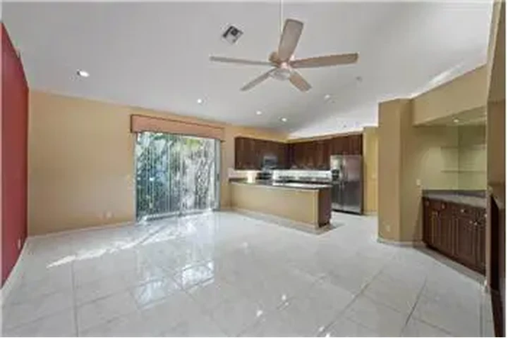 $5500 : Rental property with 3 bedro image 3