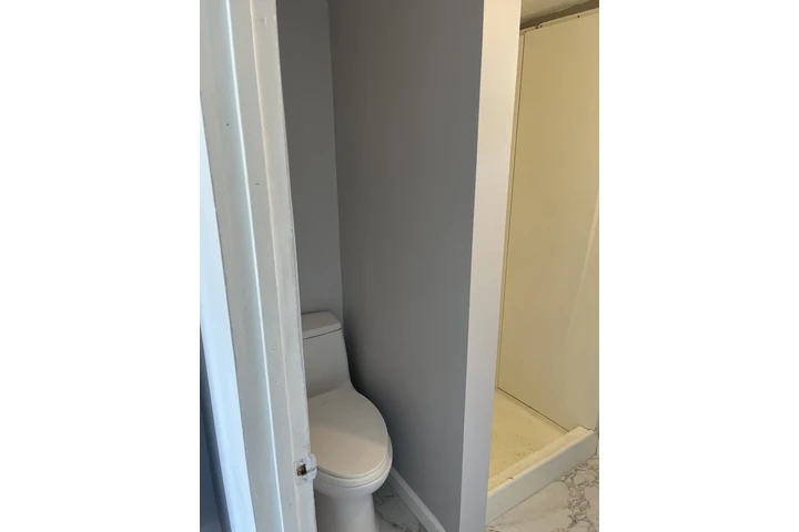 $1000 : Cuarto de renta image 3