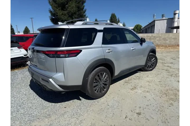 $34999 : Nissan Pathfinder 2025 SL 4d image 5