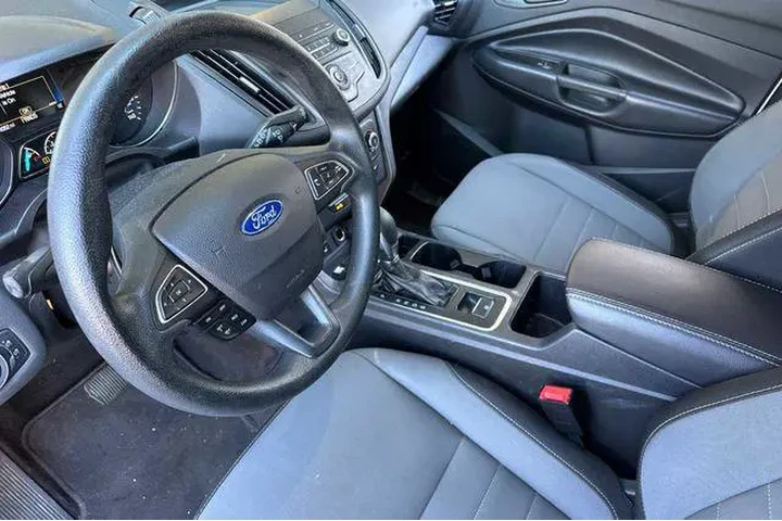 $12209 : Ford Escape 2019 S 4dr SUV image 4
