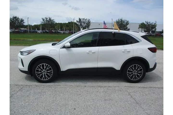 $23995 : Ford Escape Plug-In Hybrid 2 image 4