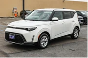 $15698 : Kia Soul 2024 LX 4dr Crossov thumbnail
