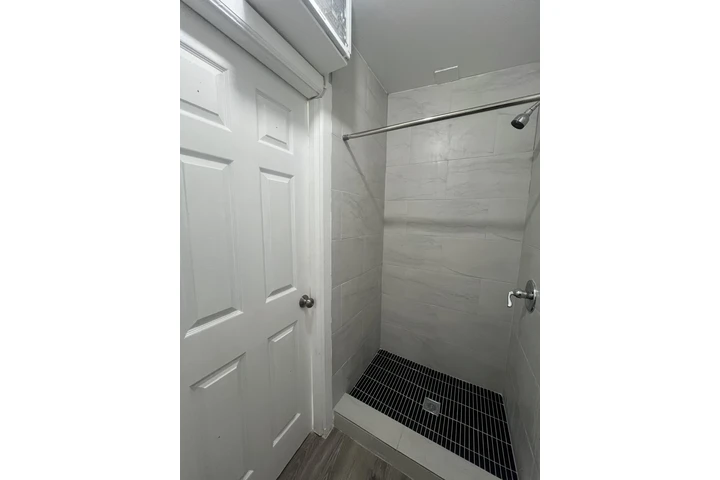 $900 : Studio De Renta image 3