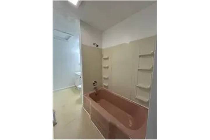 $625 : Rental property with 2 bedro image 8