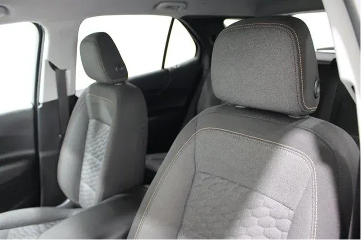$17982 : Chevrolet Equinox 2020 LT 4d image 4