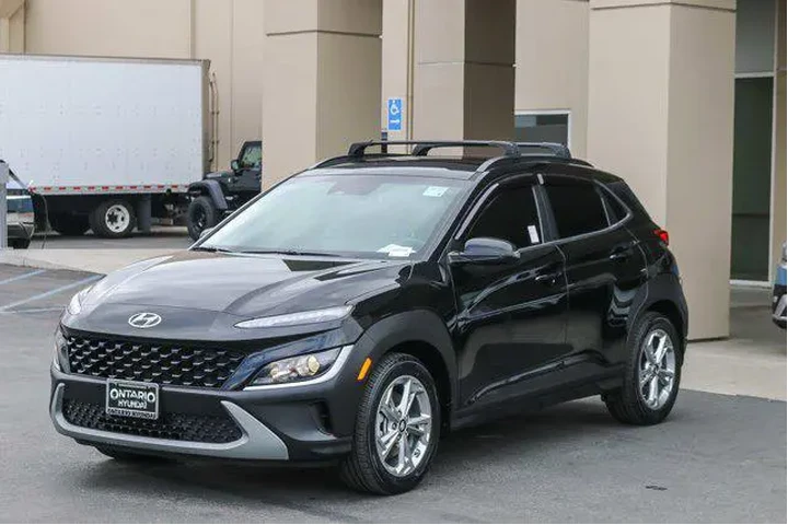 $17587 : Hyundai KONA 2022 AWD SEL 4d image 3