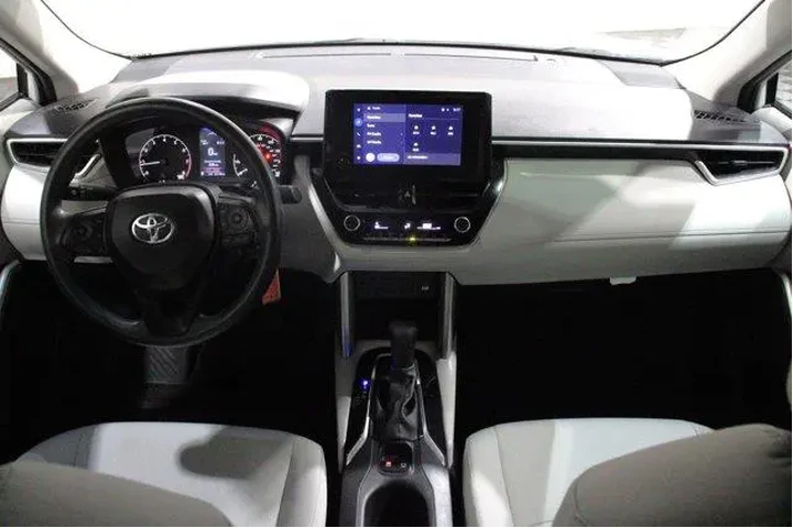 $27998 : Toyota Corolla Cross 2024 L image 2