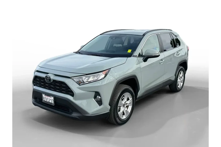 $26700 : Toyota RAV4 2021 AWD XLE 4dr image 1
