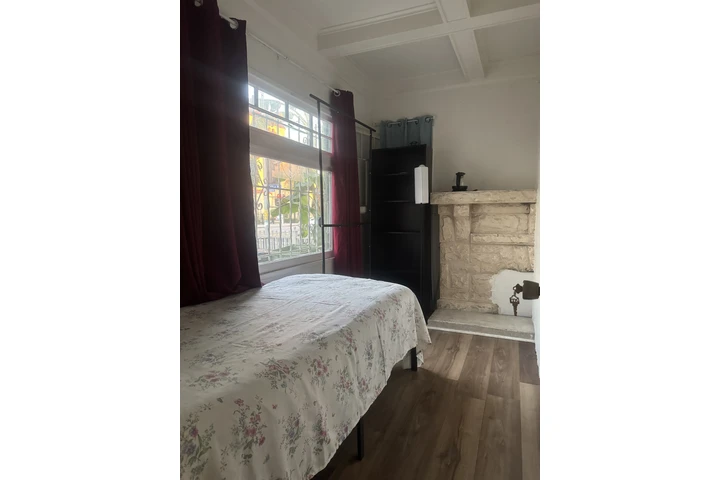$750 : Cuarto NORMANDIE Y 42St image 1