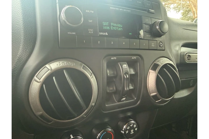 $18490 : 2014 Wrangler Unlimited Sport image 9