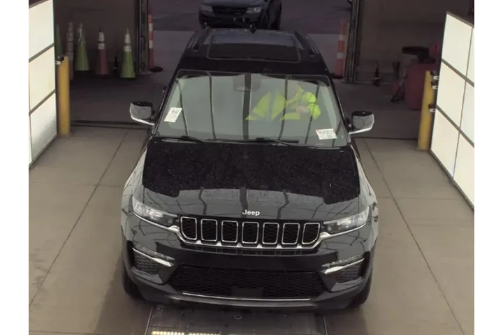 $28693 : Jeep Grand Cherokee 2023 4x4 image 2