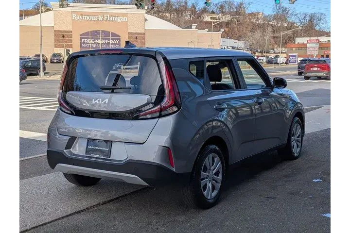 $15695 : Kia Soul 2023 S 4dr Crossove image 6