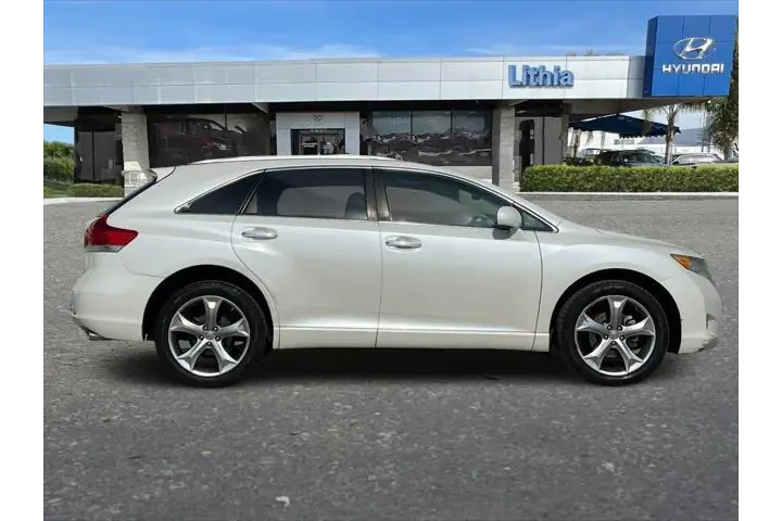$9899 : Toyota Venza 2011 AWD V6 4dr image 9