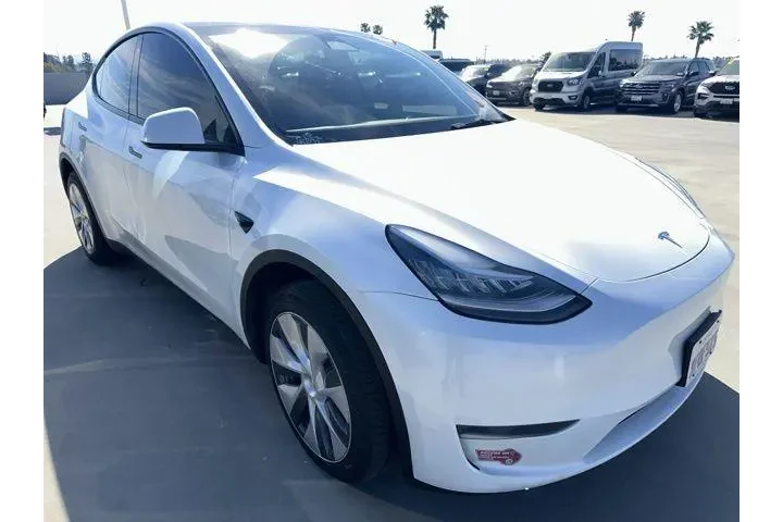 $30900 : Tesla Model Y 2023 AWD 4dr C image 1