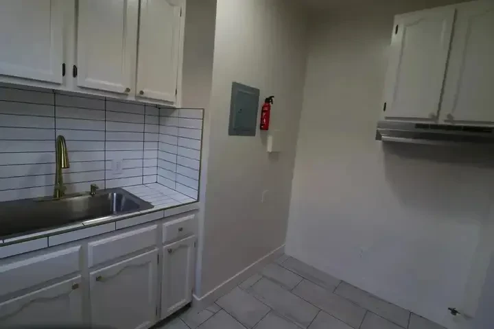 $1379 : LA. APARTAMENTO SINGLE image 3