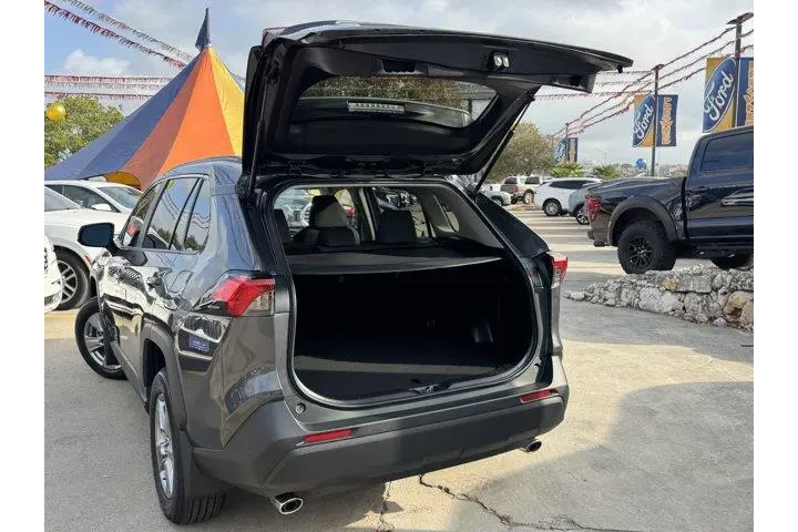 $32989 : Toyota RAV4 2025 XLE 4dr SUV image 9