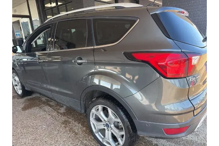 $15083 : Ford Escape 2019 Titanium 4d image 3