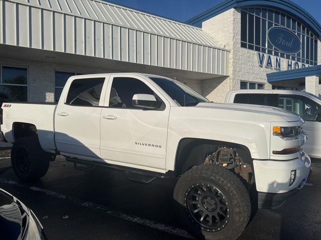 $27479 : Pre-Owned 2017 Silverado 1500 image 3