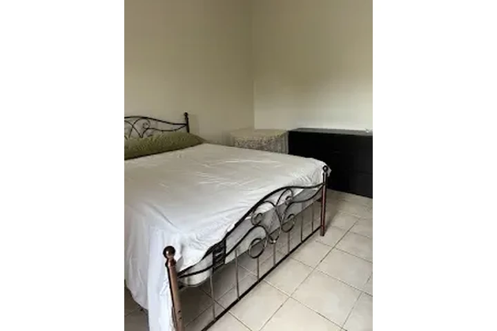 $950 : RENTO CUARTO para mujer sola📍 image 3