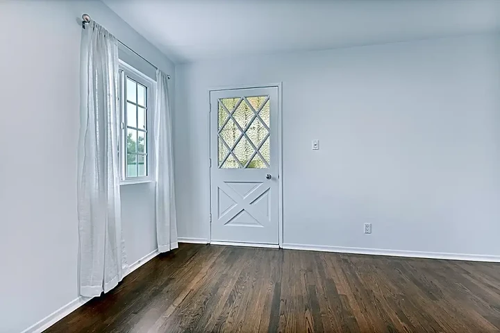 $2500 : 3bed available now image 2