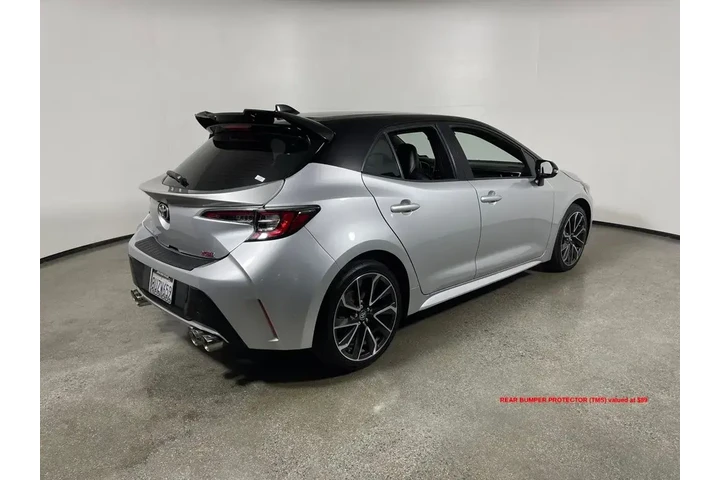 $17998 : Toyota Corolla Hatchback 202 image 3